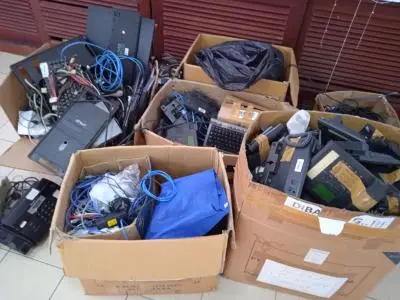 Barang Bekas Kantor Jakarta – Meja, Kursi, Komputer