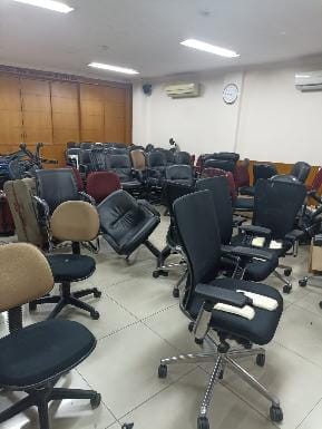 kursi kerja dan meja kantor